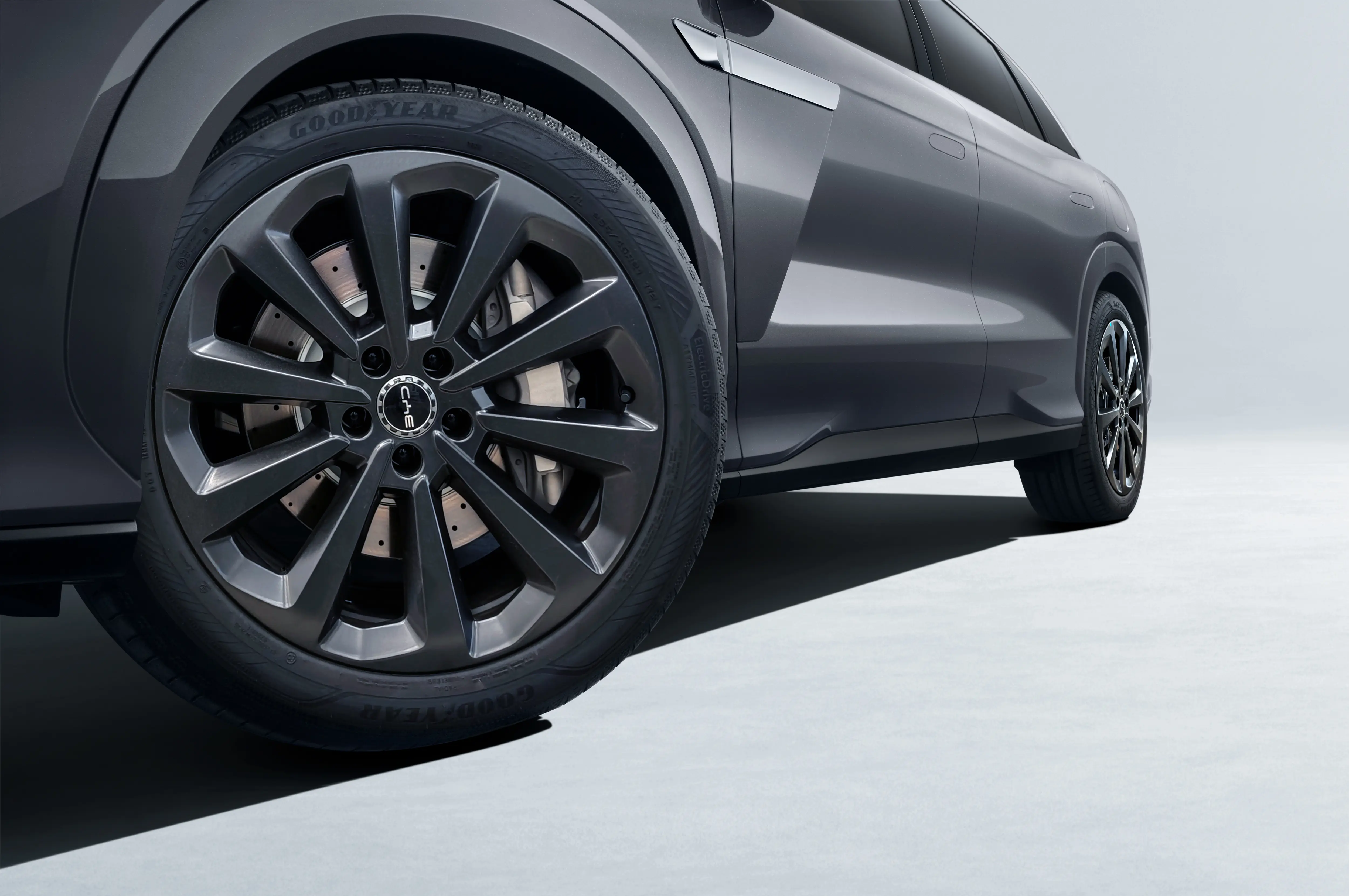 BYD ATTO 8 DM-P - Especificaciones y diseño