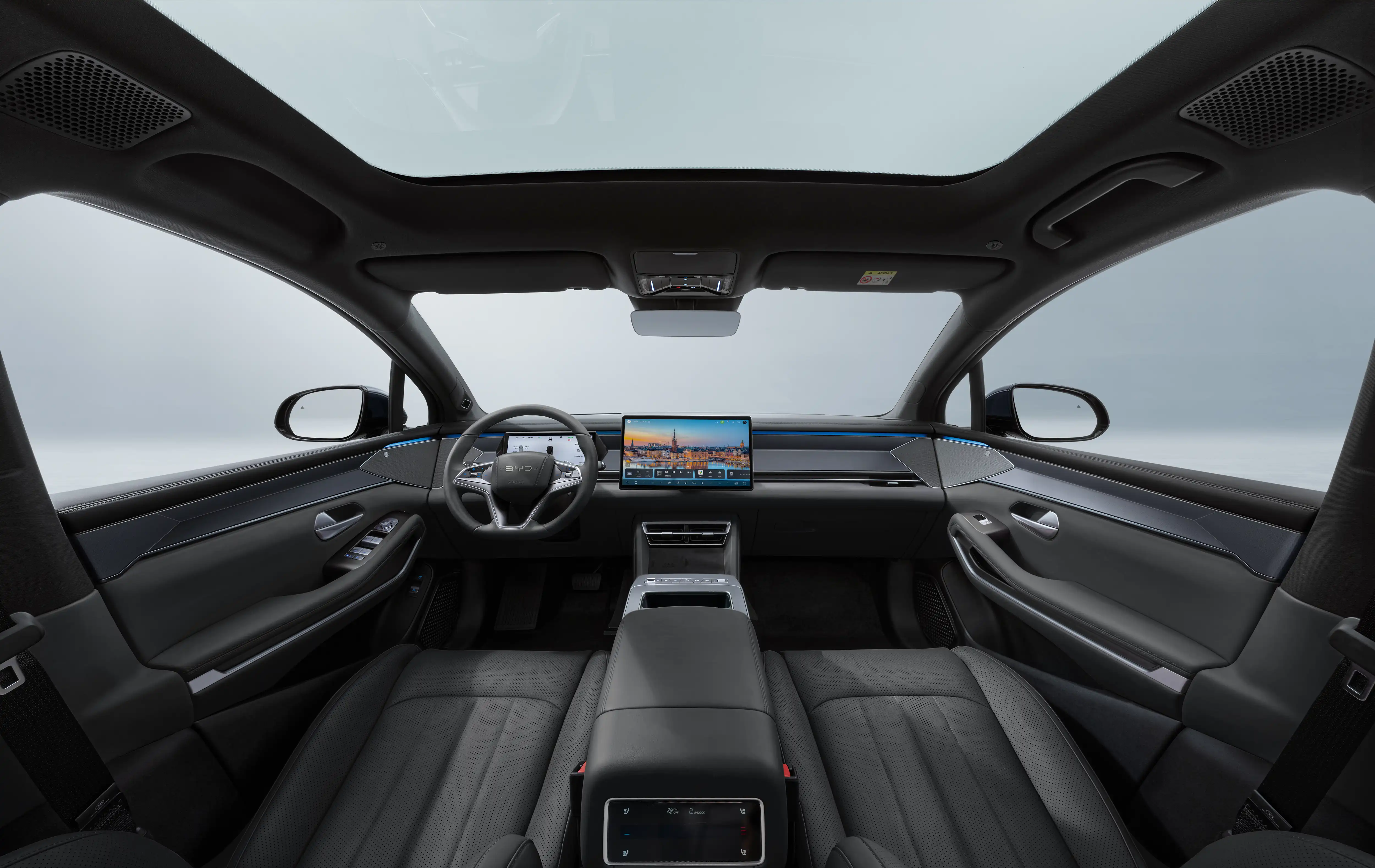 BYD ATTO 8 DM-P - Tecnología y conectividad